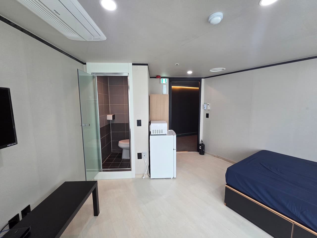 Small Room (Deposit 300,000 Won) — photo 2 of 2