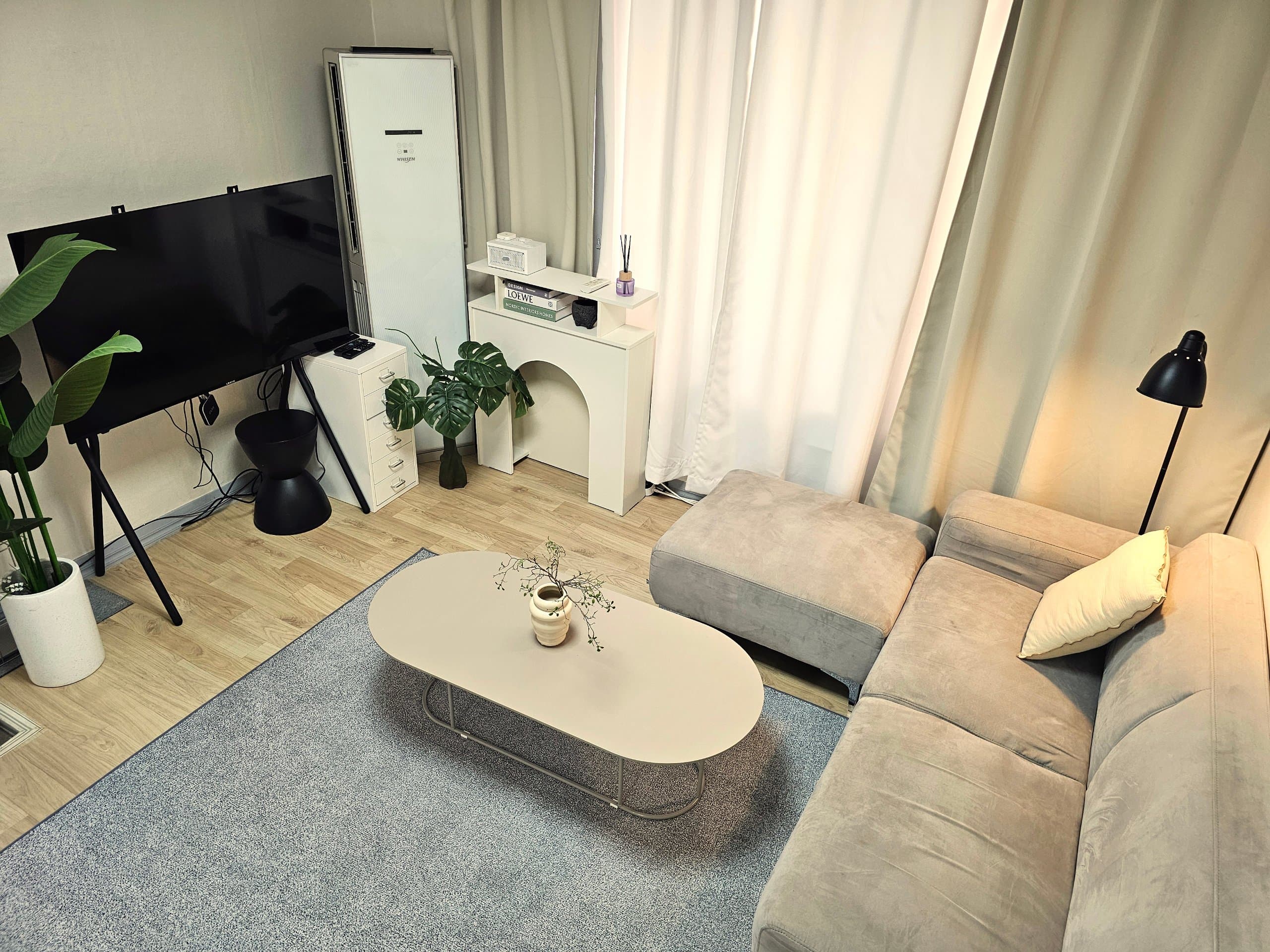 #8 Sinchon Station 3-Room, Fully Furnished — photo 1 of 21