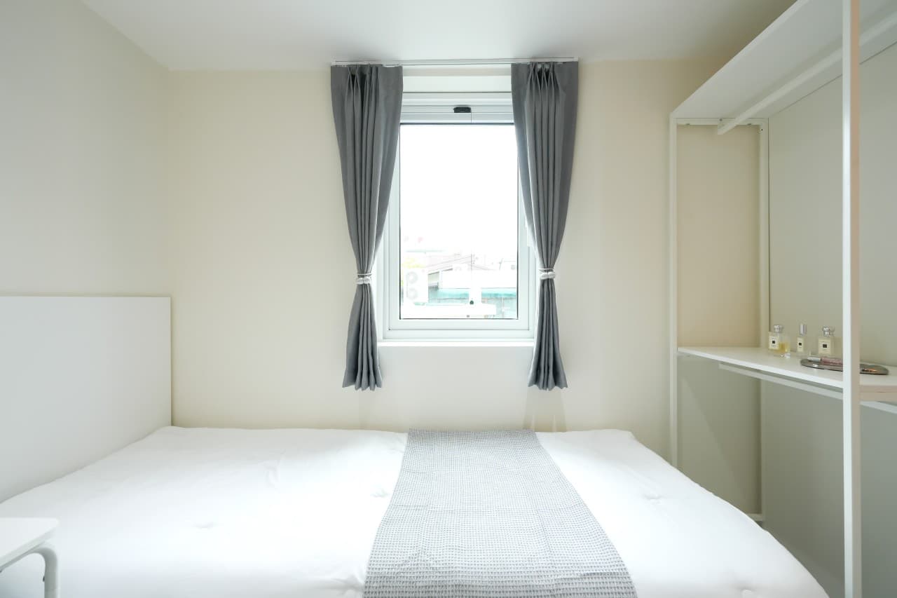 Fully Furnished Large Exterior Window Room A (Deposit 300,000 KRW) — photo 8 of 8