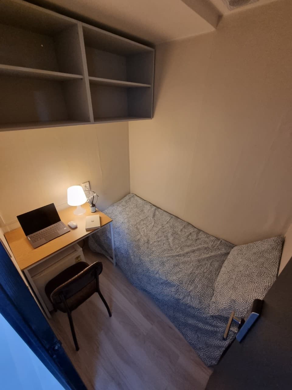 Exterior Window Room (360,000–390,000 KRW) -- Deposit 100,000 KRW — photo 11 of 11