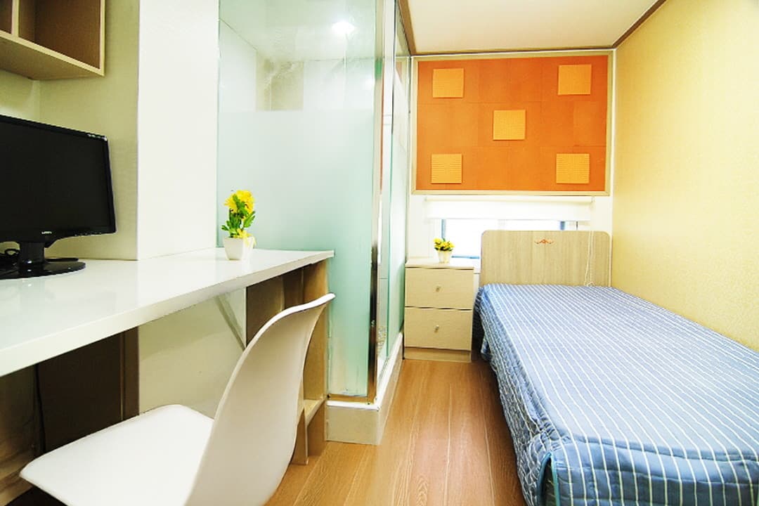 Mixed Type (Monthly Rent 450,000–700,000 Won)---Deposit 100,000 Won — photo 1 of 18