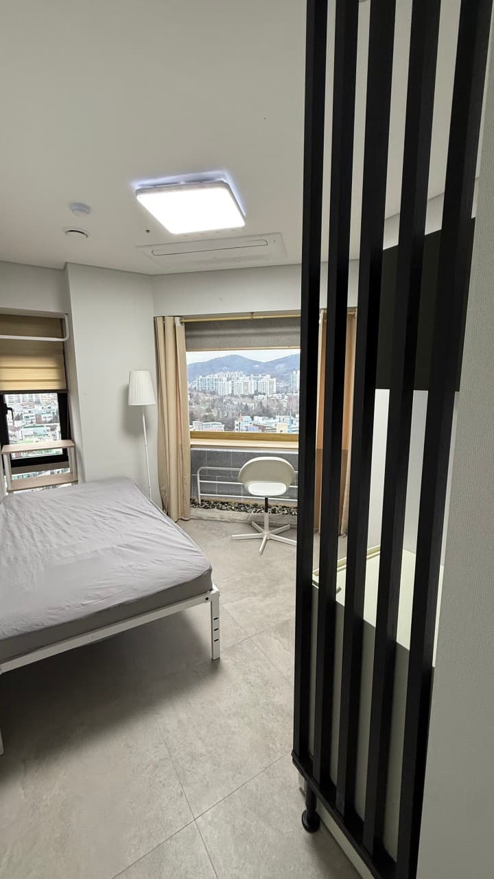 Studio Type (Monthly 400,000–600,000 KRW) -- Deposit: 100,000 KRW — photo 2 of 15