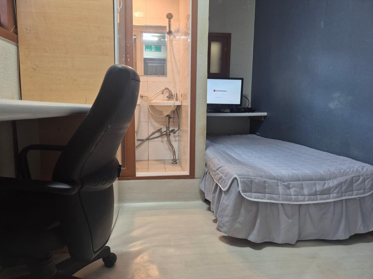 Room 211 (Deposit 50,000 won) — photo 1 of 4