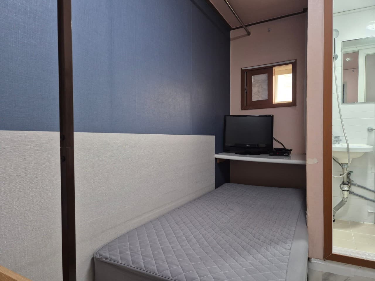 Room 211 (Deposit 50,000 won) — photo 4 of 4