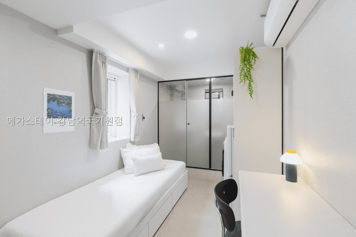 메가스테이 강남역국기원점 — photo 2 of 32
