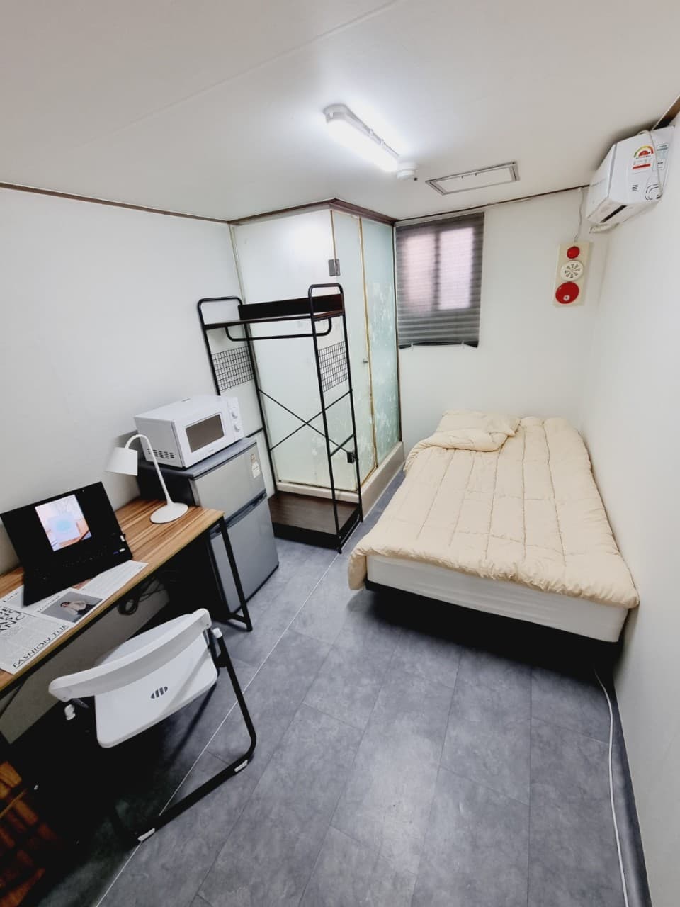 Mini Room (Inner Window) - Deposit 100,000 KRW — photo 2 of 7