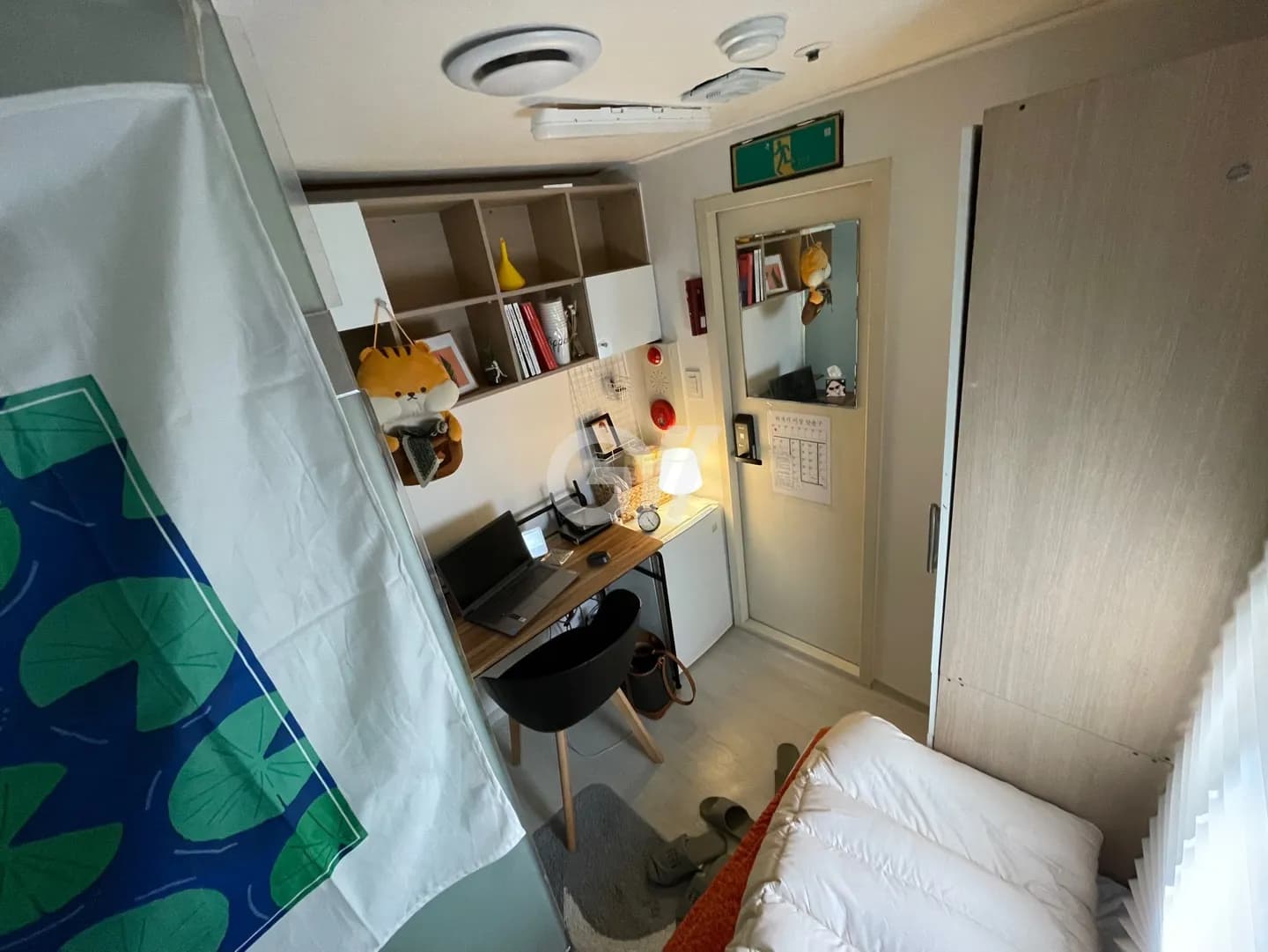 Studio (Exterior Window) - 100,000 Won Deposit — photo 1 of 7