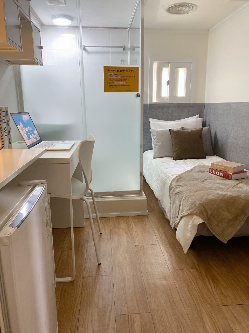 Standard Room (Deposit 50,000 won) — photo 1 of 9