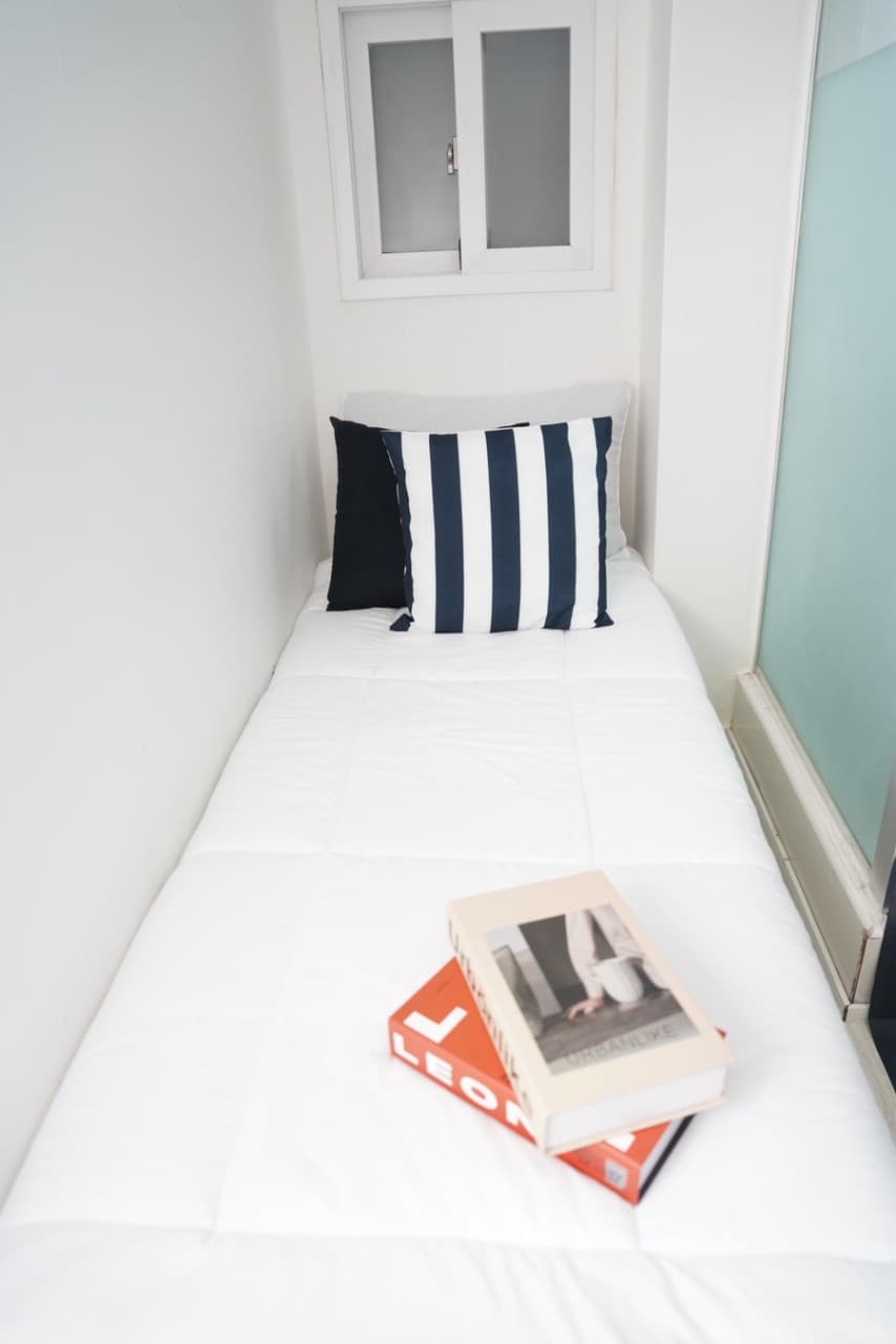 Deluxe Room (Deposit 50,000 won) -- Monthly 600,000 - 750,000 won — photo 2 of 25