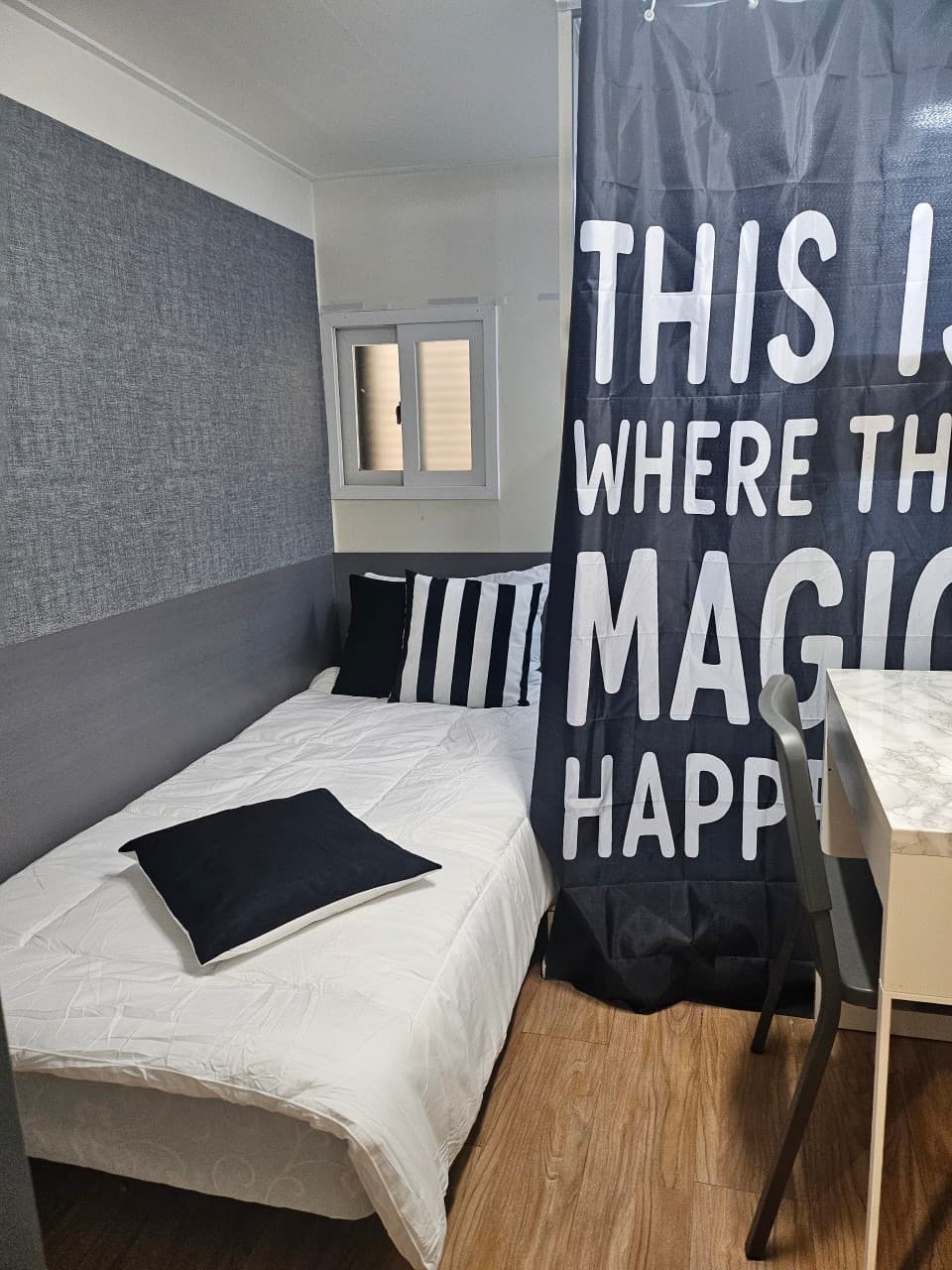 Deluxe Room (Deposit 50,000 won) -- Monthly 600,000 - 750,000 won — photo 1 of 25