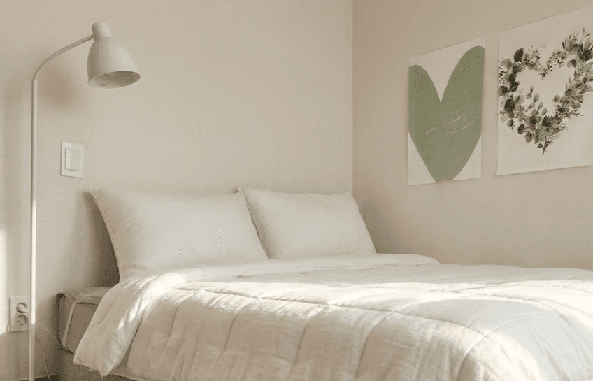 Deluxe Room (1-2 Person Room, Exterior Window, Bathroom) - Deposit 300,000 Won — photo 1 of 9