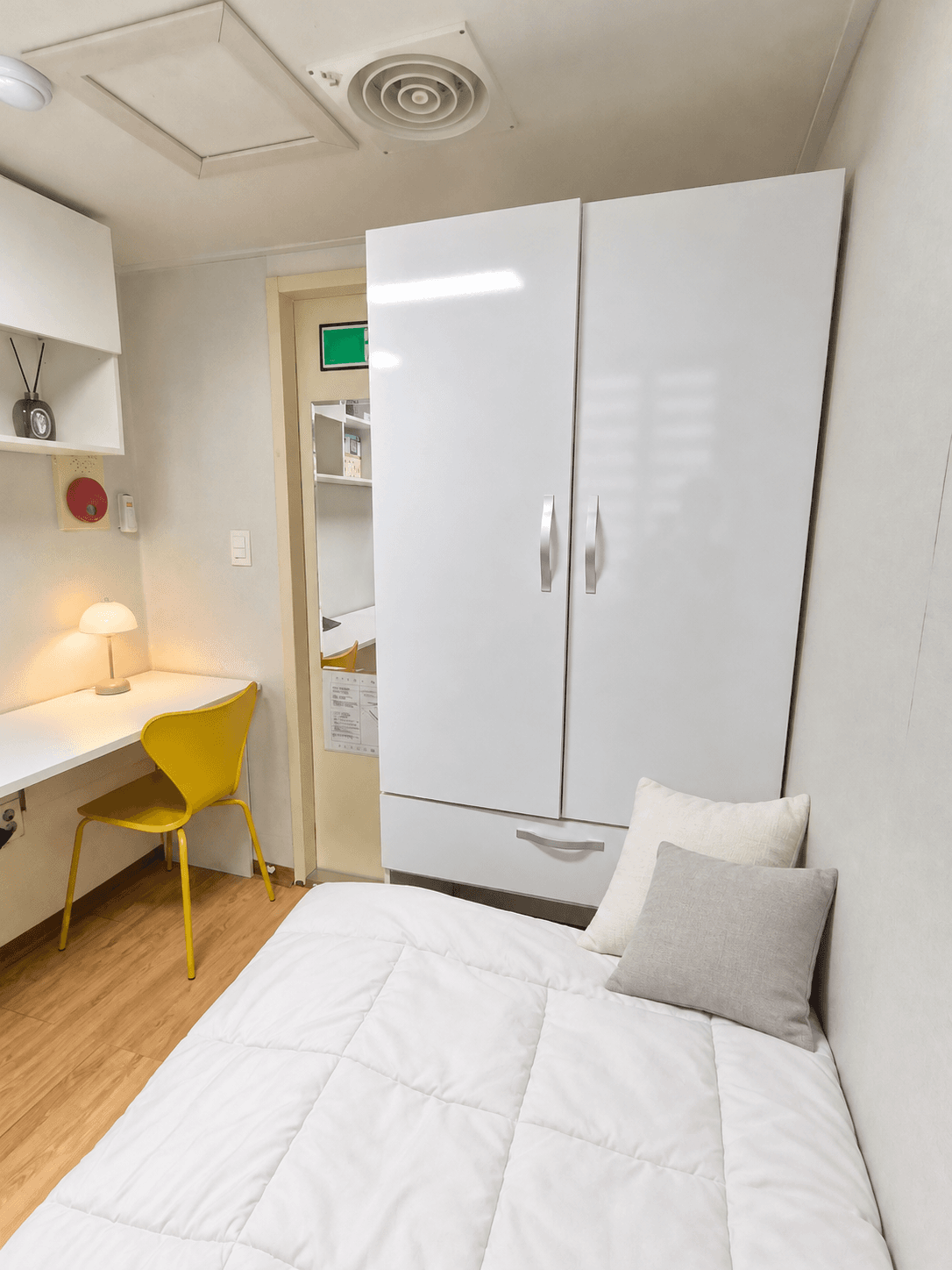 Deluxe Room — photo 2 of 6