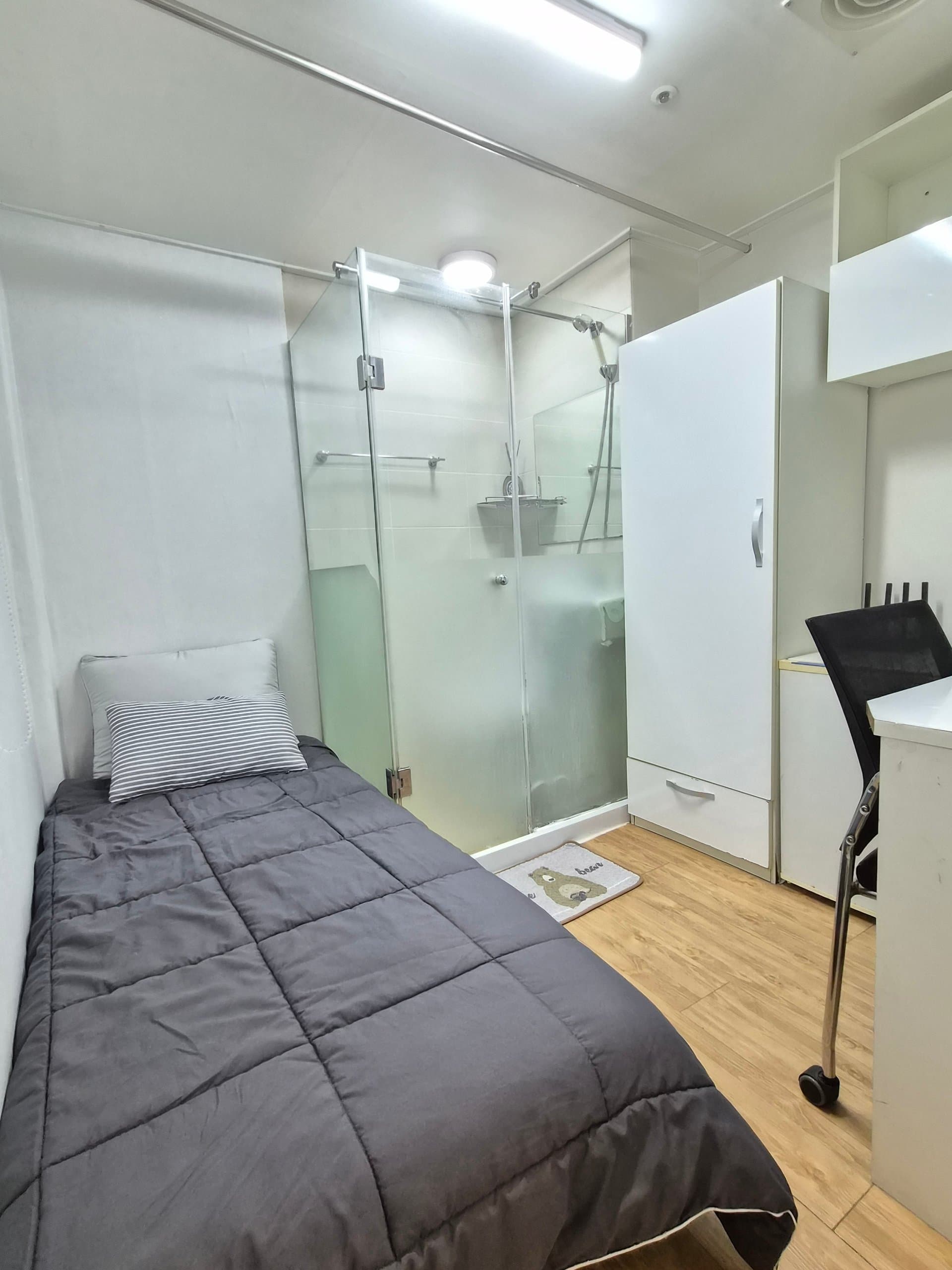 Deluxe Room(Located in the hallway) — photo 2 of 4