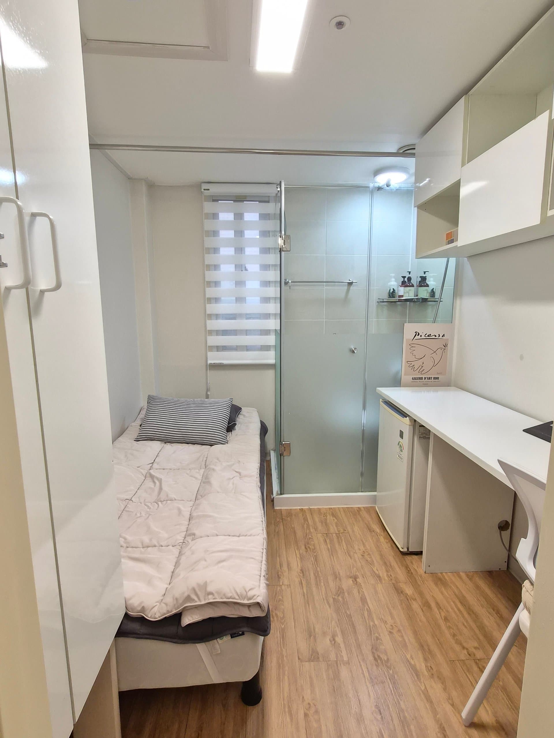 Deluxe Room — photo 6 of 6