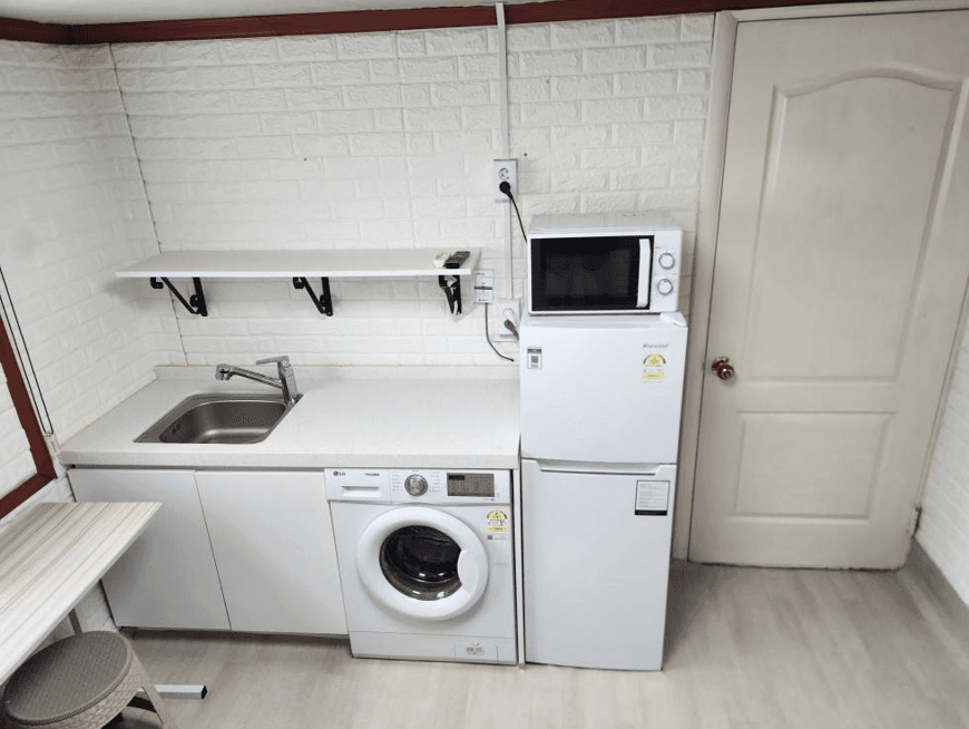 Studio Type B (Deposit 200,000 KRW) — photo 1 of 3