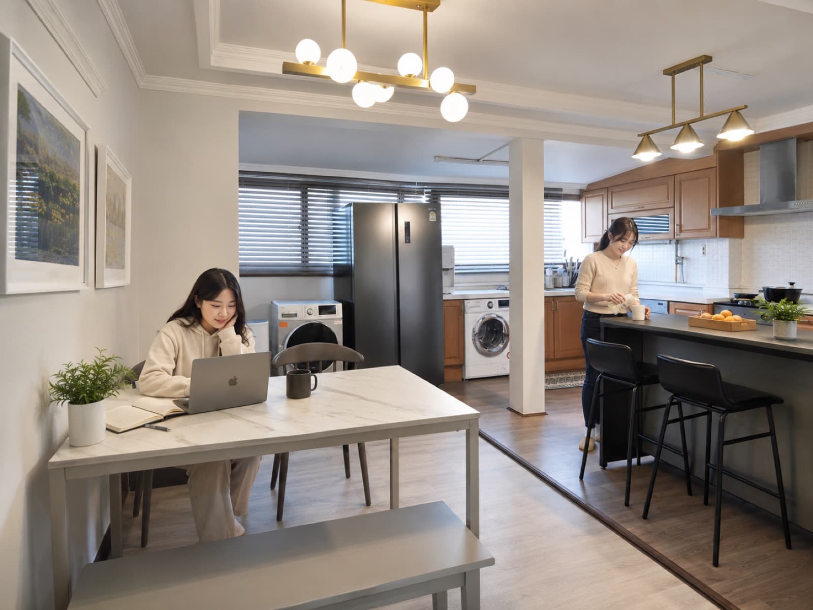 Women-only share house 2 min from Sinsa Station (Garosu-gil, Gangnam) — photo 2 of 8