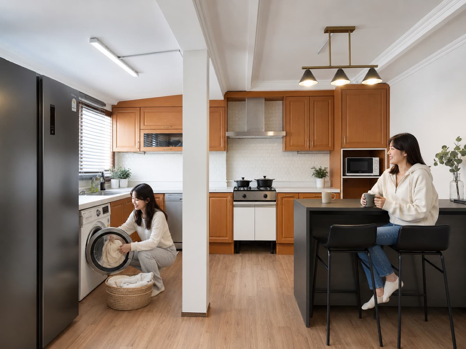 Women-only share house 2 min from Sinsa Station (Garosu-gil, Gangnam) — photo 1 of 8