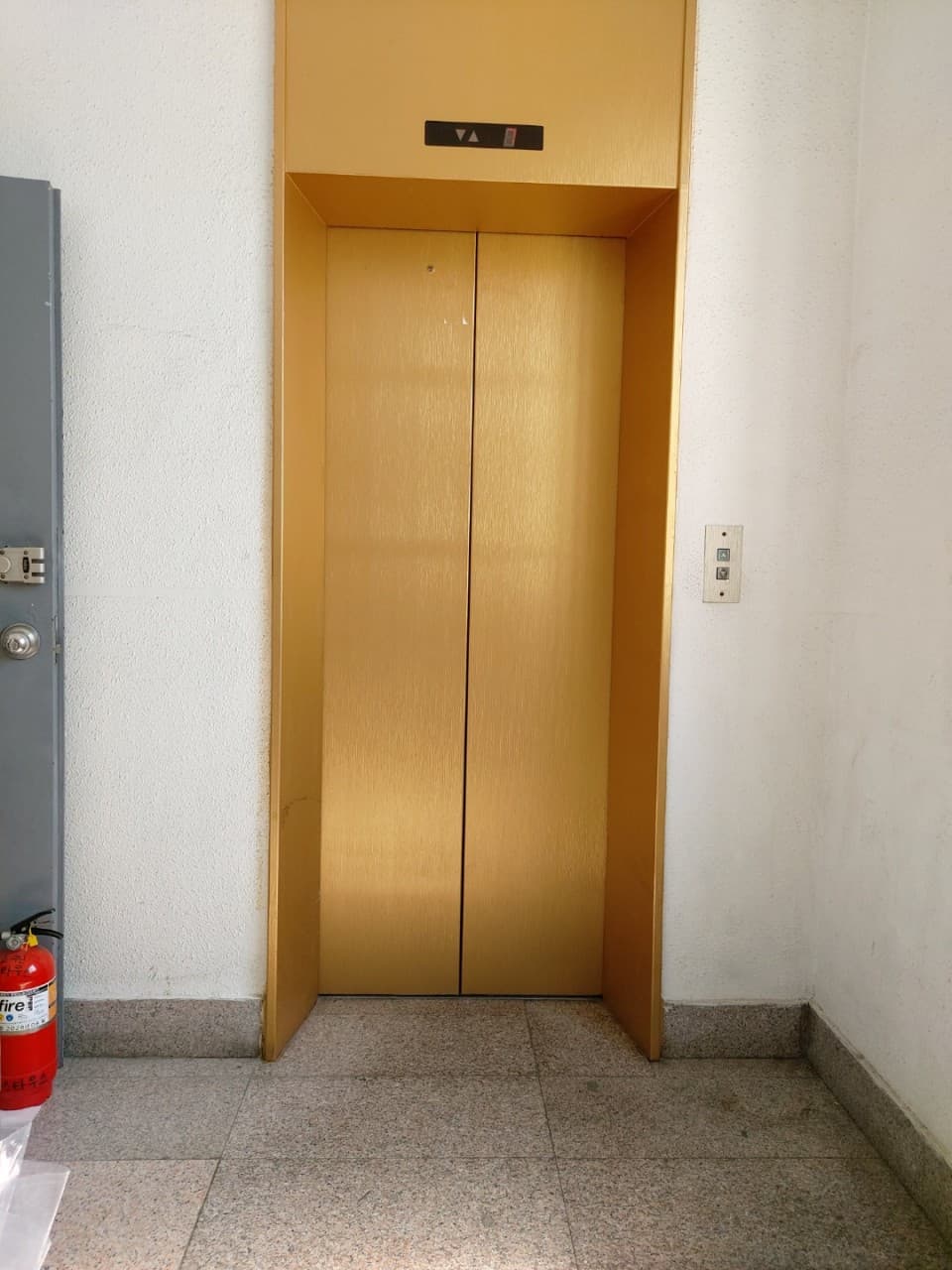 Exterior Window Room (Deposit: 200,000 won) — photo 2 of 3