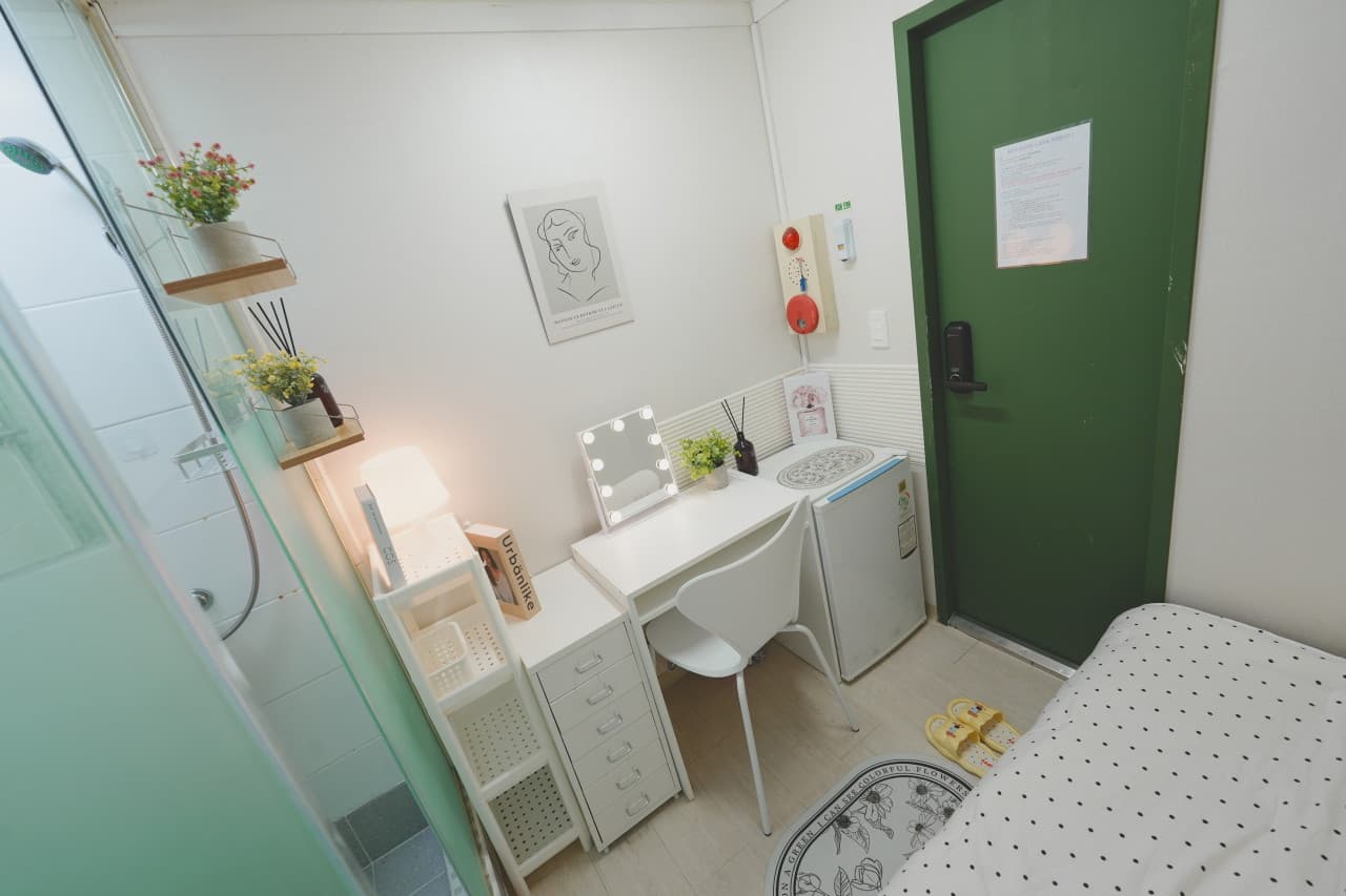 Inner Window Mini Room (Deposit 100,000 KRW) — photo 8 of 8