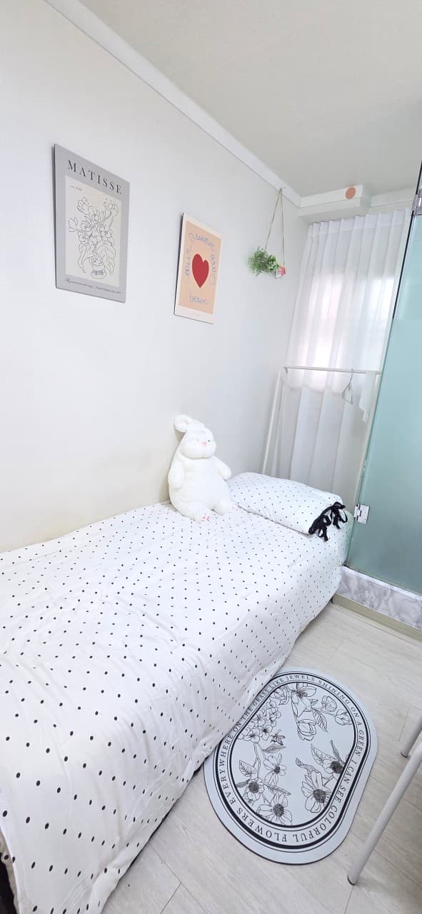 Inner Window, Shower (Deposit 100,000 won) — photo 2 of 24