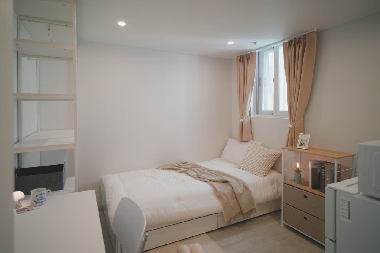 Suite Room (Deposit: 300,000 Won) — photo 2 of 7