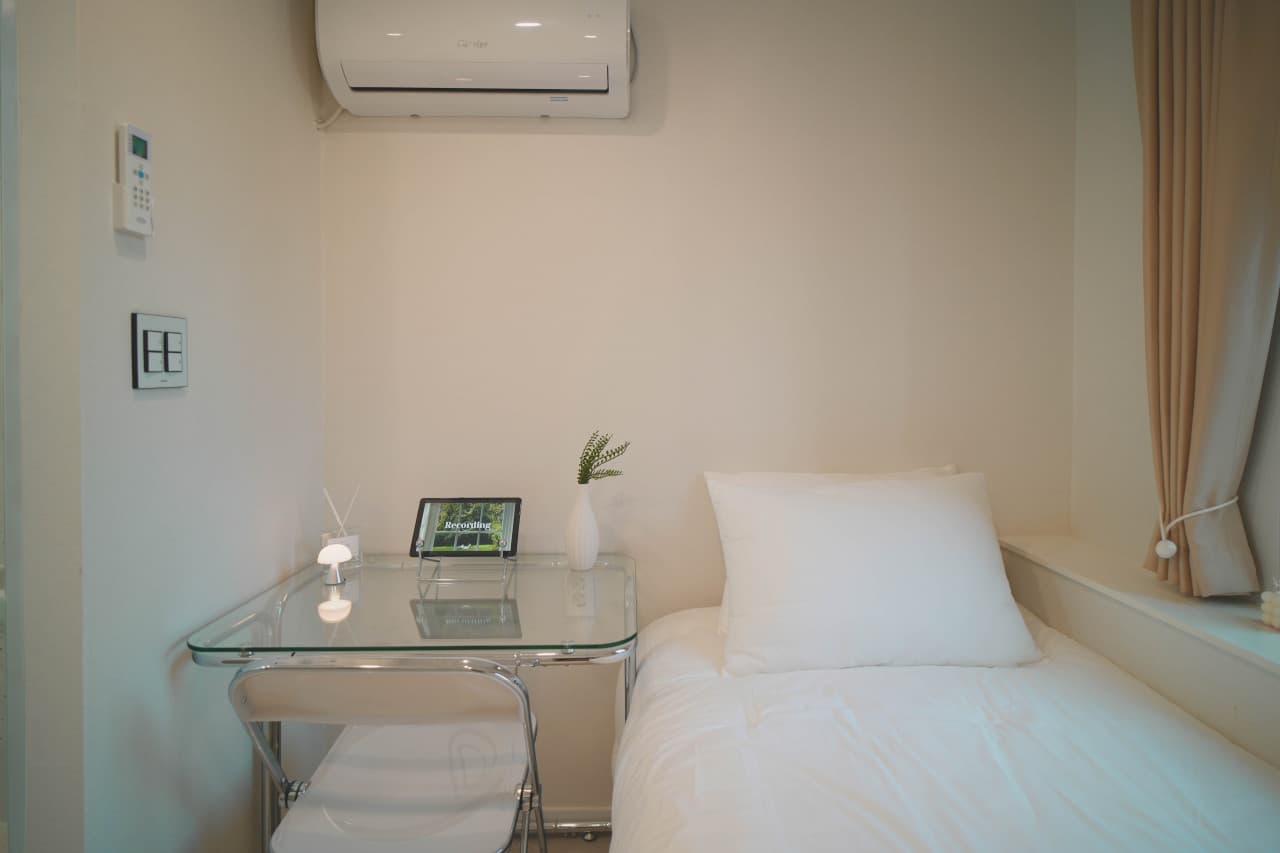 Standard (Deposit 300,000 won) — photo 1 of 9