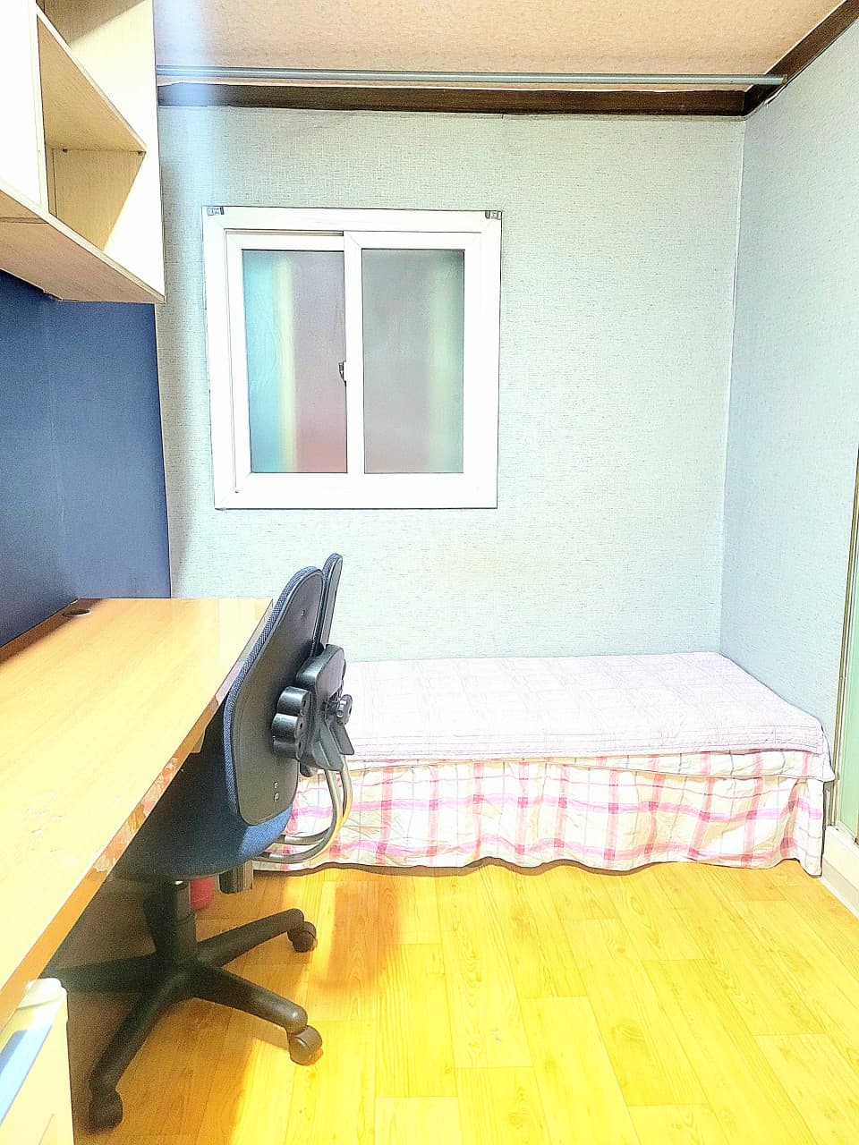 4th Floor Deluxe Room (Deposit 100,000 Won) — photo 1 of 2