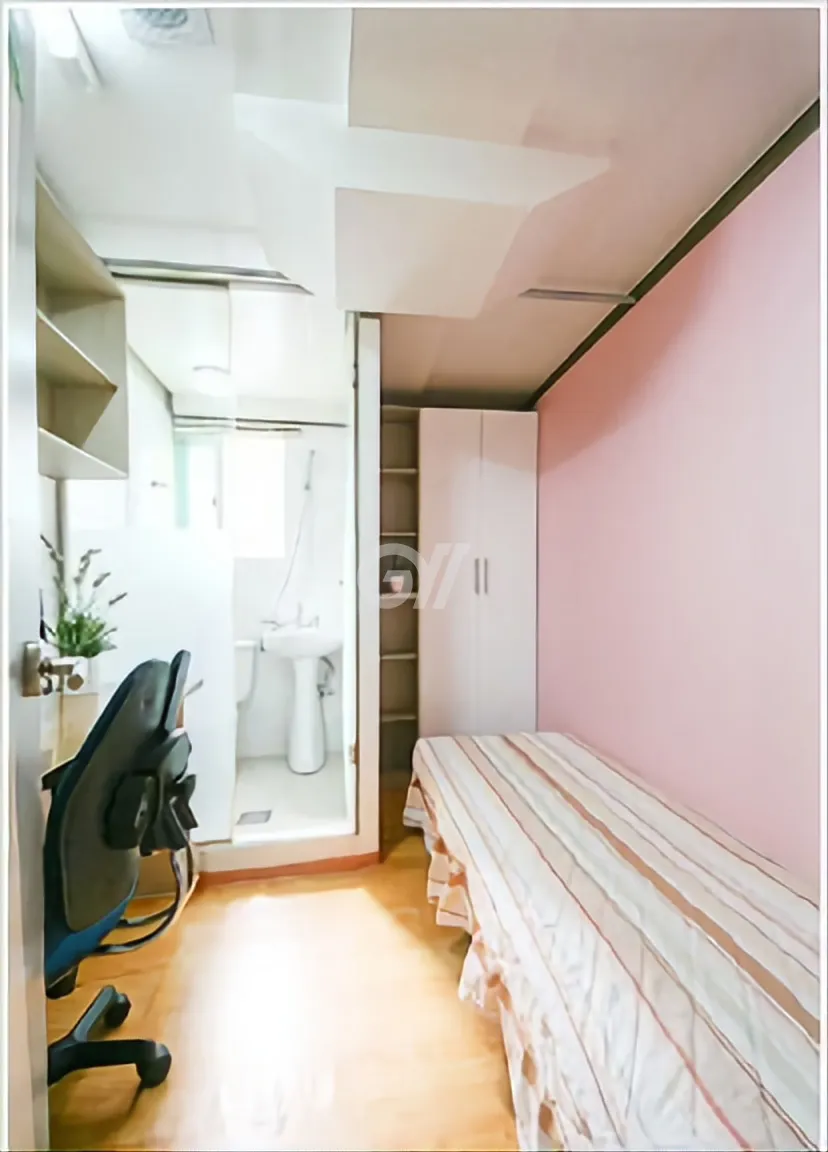 2nd Floor Exterior Window Studio (Deposit 100,000 KRW) — photo 1 of 2