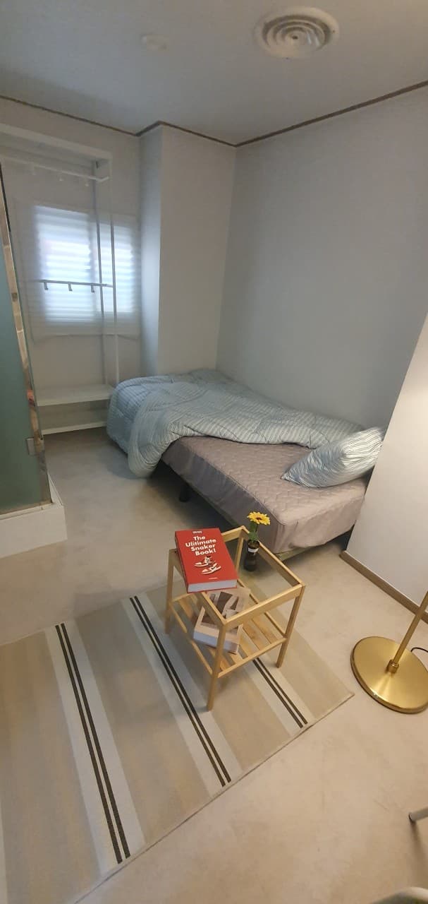 In-Standard Room (Inner Window) - Deposit 50,000 Won — photo 2 of 6
