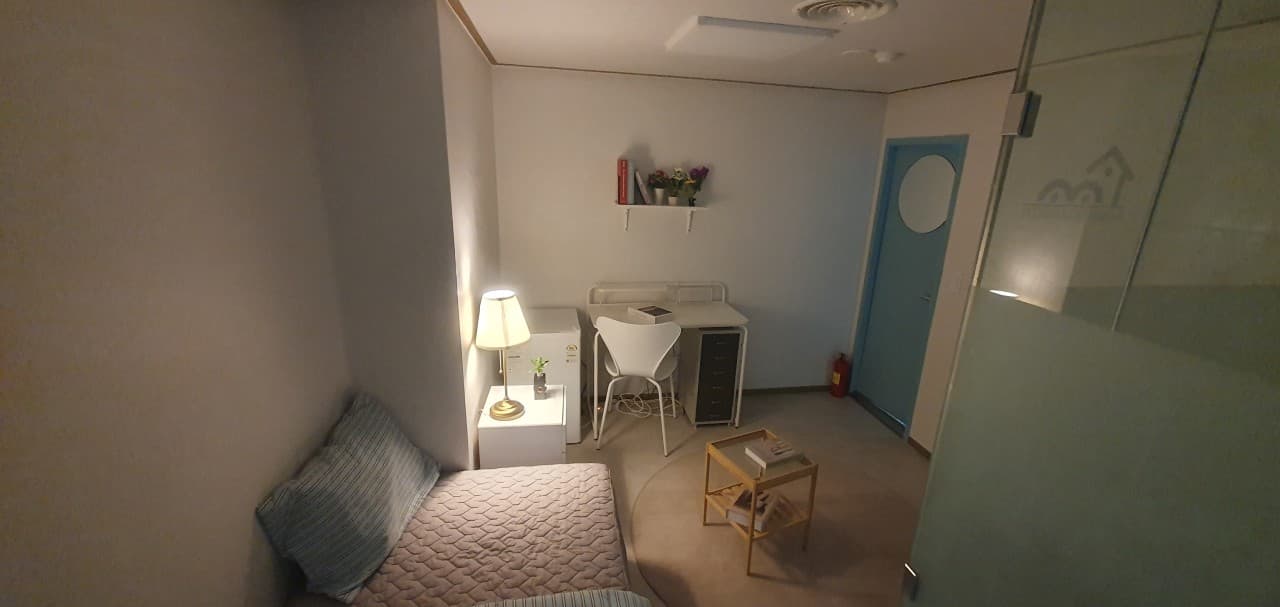 In-Standard Room (Inner Window) - Deposit 50,000 Won — photo 1 of 6