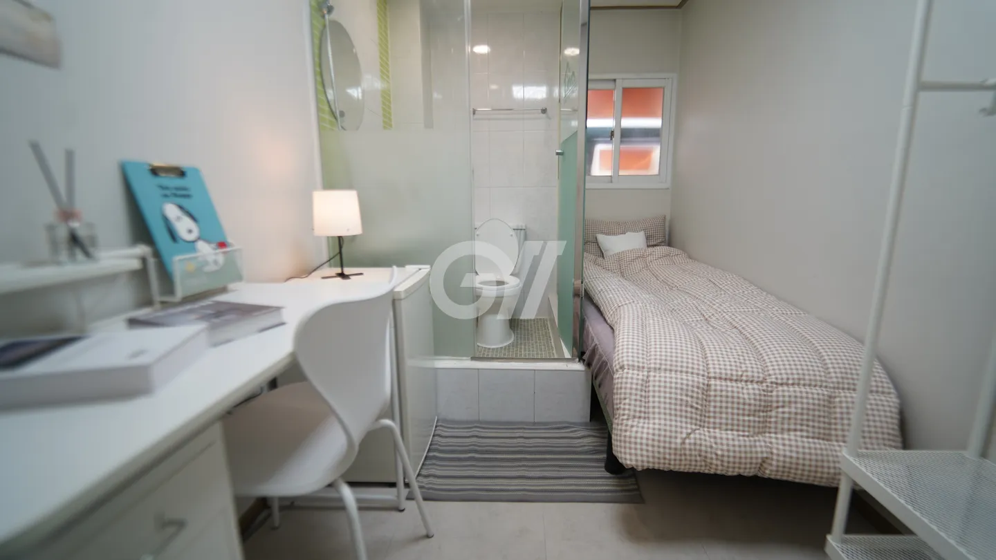 Out Standard Room (Exterior Window) - Deposit 50,000 KRW — photo 2 of 7