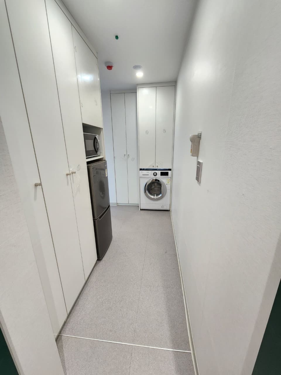 Room 301 Studio (Deposit 300,000 won) — photo 1 of 3
