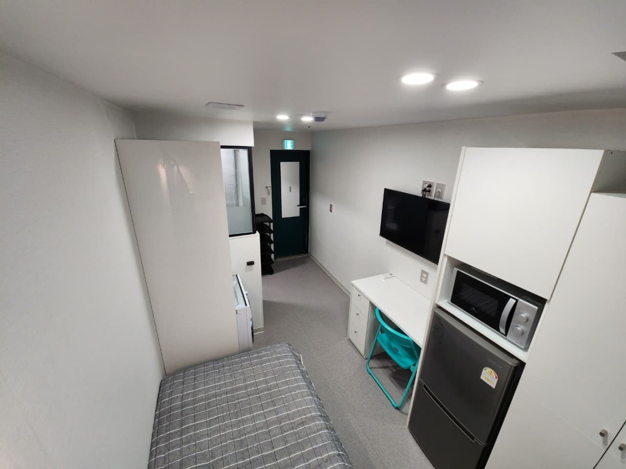Room 312 Studio (Deposit 300,000 Won) — photo 2 of 3