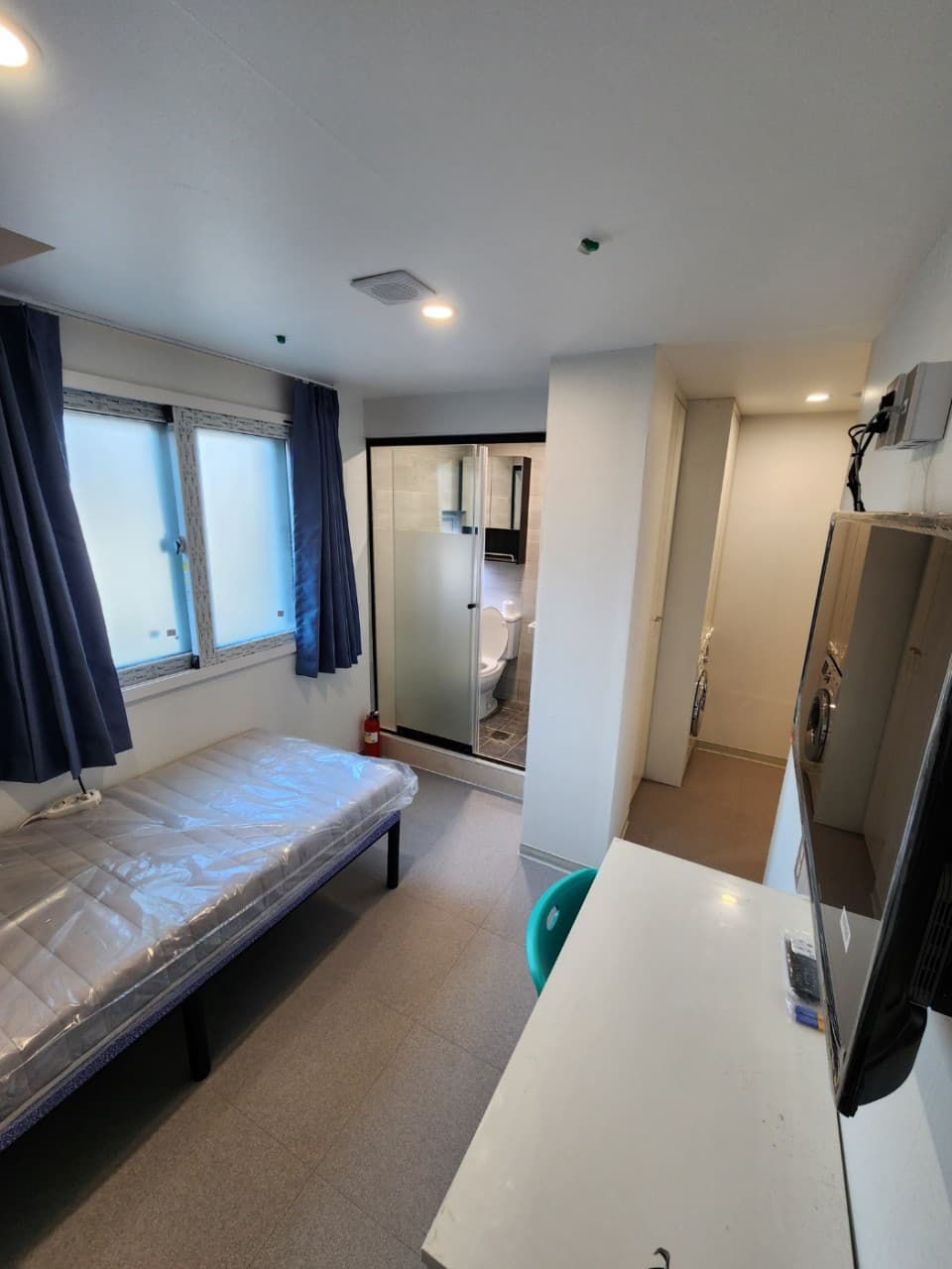 Room 301 Studio (Deposit 300,000 won) — photo 2 of 3