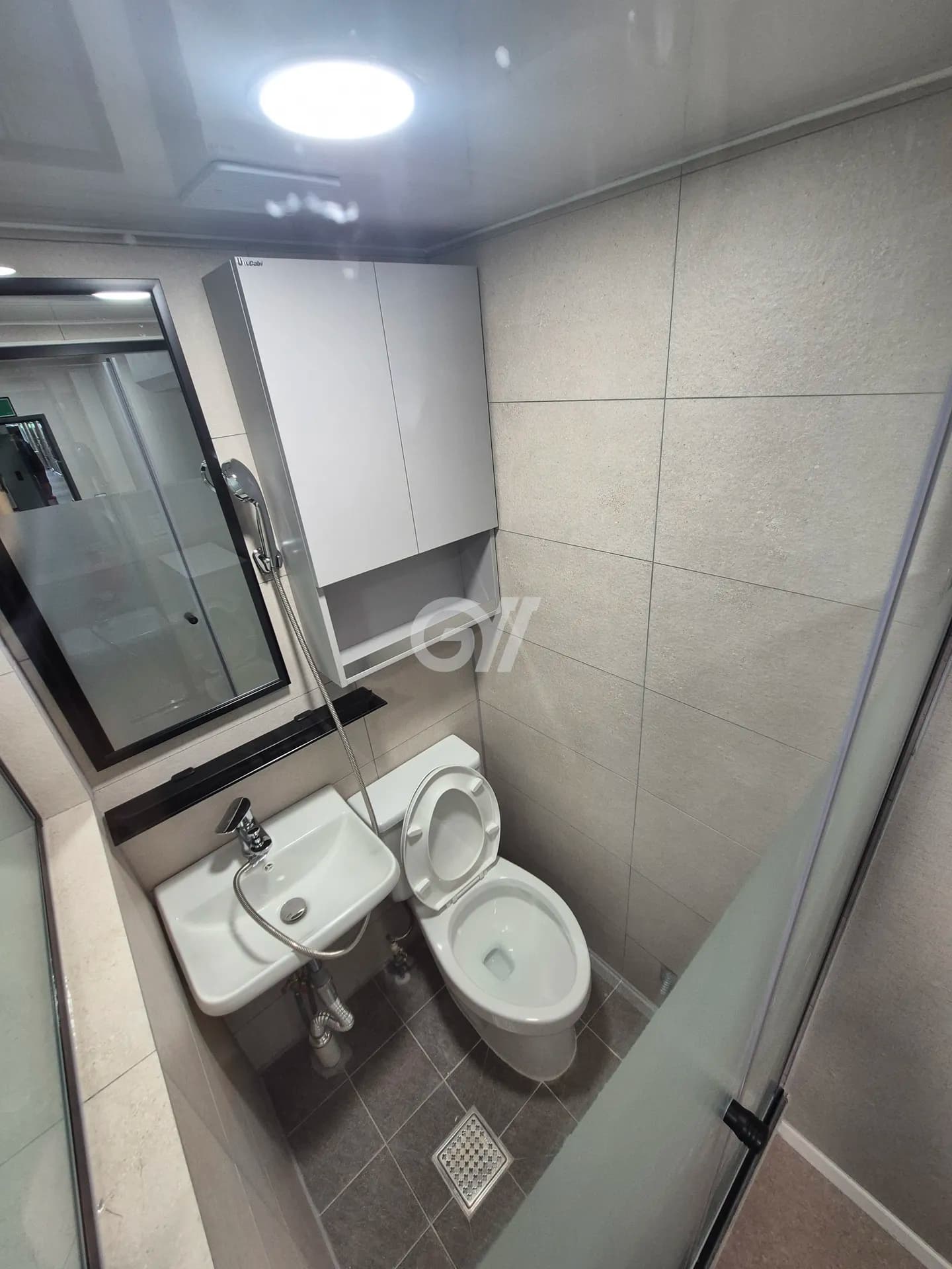 326 (Double Room) - 300,000 Won Deposit — photo 2 of 2
