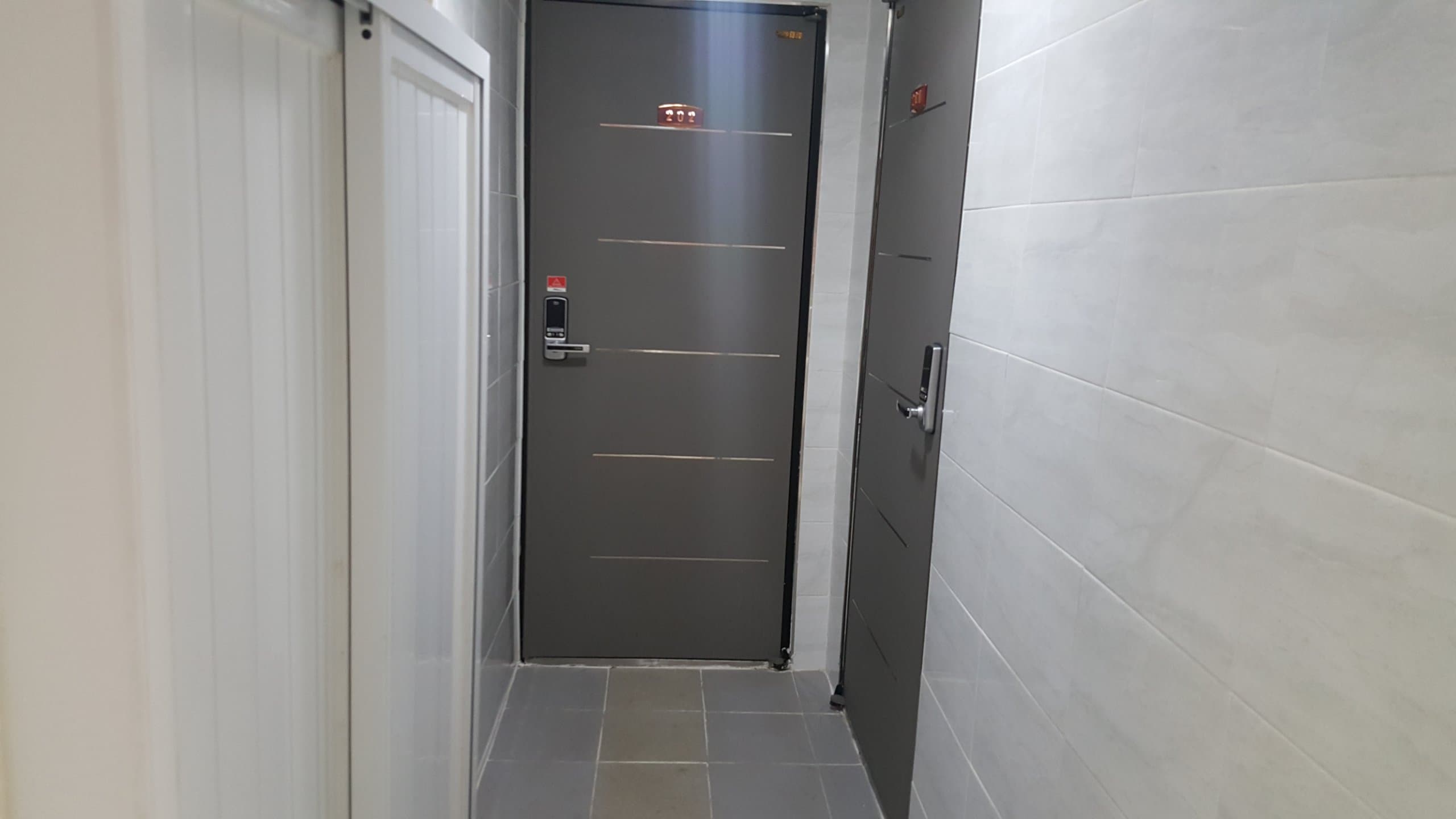 Room 1 — photo 1 of 9