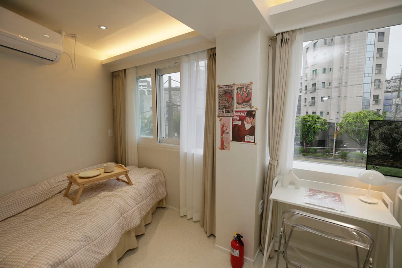 Deluxe Studio A/B (Deposit: 300,000 KRW) — photo 1 of 5