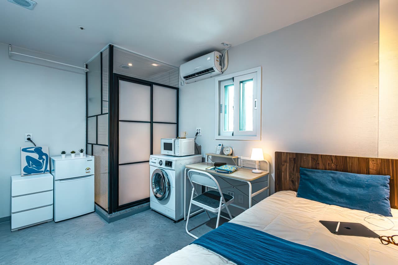 Suite Room (Deposit 200,000 Won) — photo 2 of 4