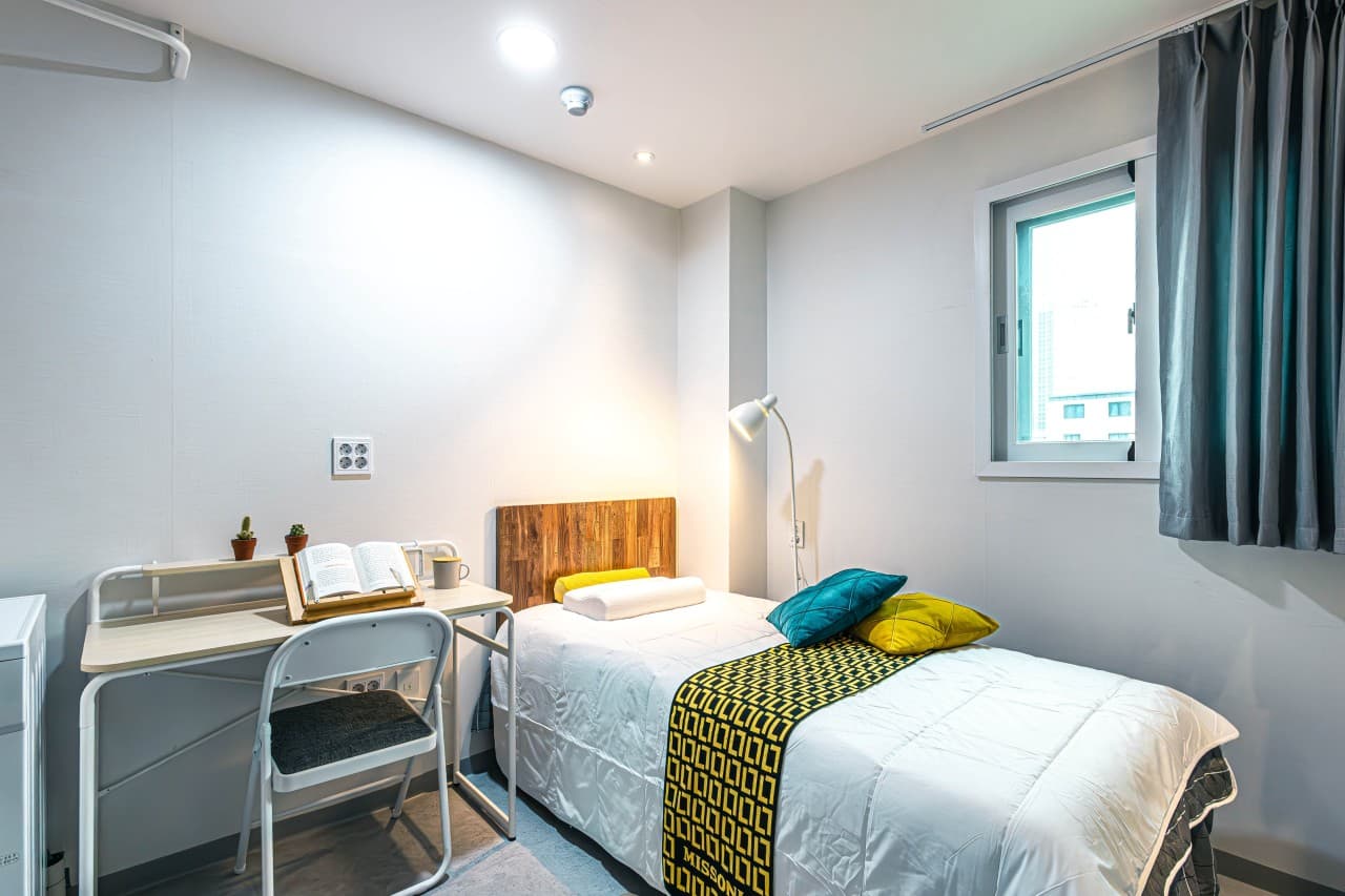 Deluxe Room (Deposit 200,000 won) — photo 2 of 8