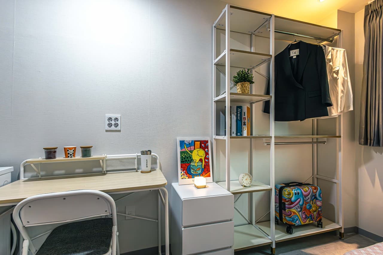 Standard Room (Deposit 200,000 KRW) — photo 1 of 6