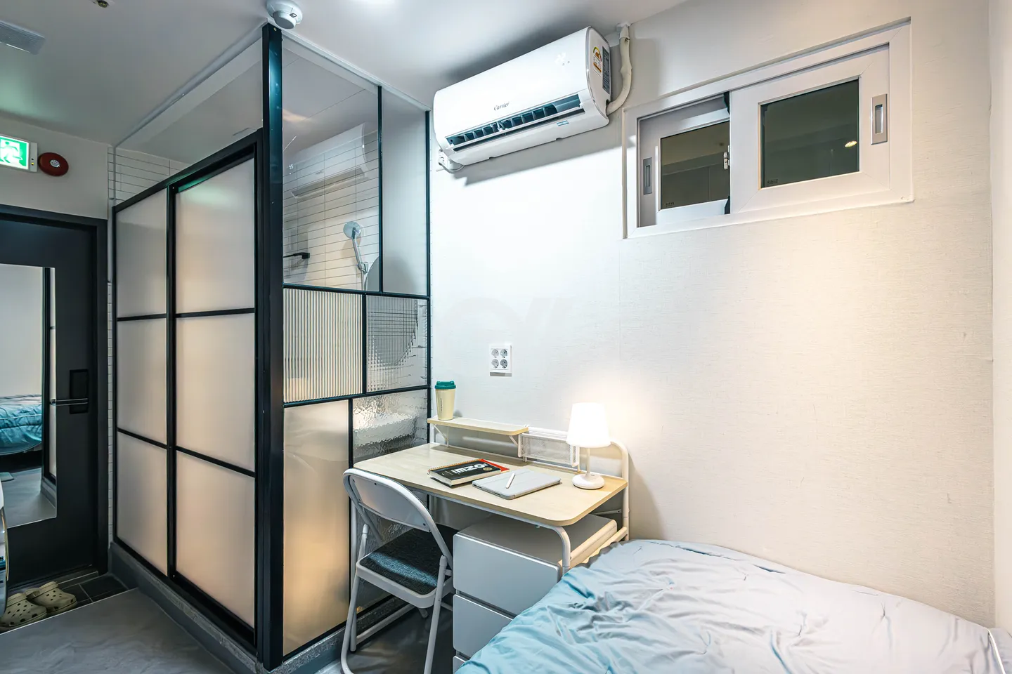 Economy Room (Deposit 200,000 KRW) — photo 2 of 5