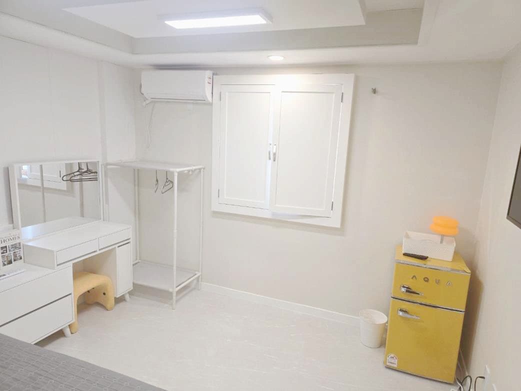 Standard Room (Deposit 200,000 won) — photo 2 of 15