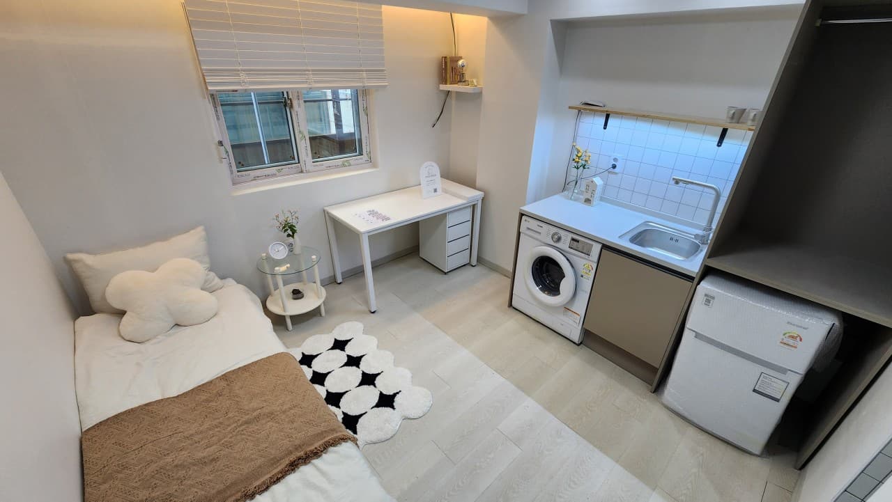 Unit 203 Studio (Deposit 500,000 Won) — photo 1 of 5