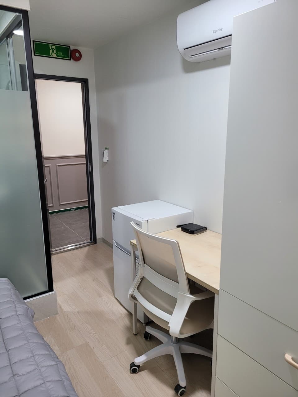 Exterior Window Premium (Deposit 50,000 KRW) β photo 1 of 4
