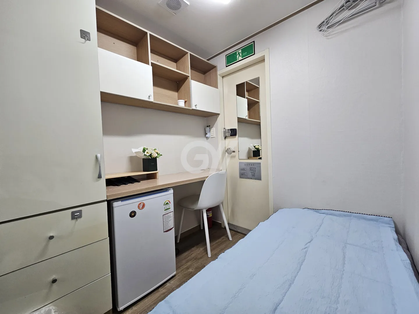 A Standard (Deposit 100,000 won) — photo 1 of 3