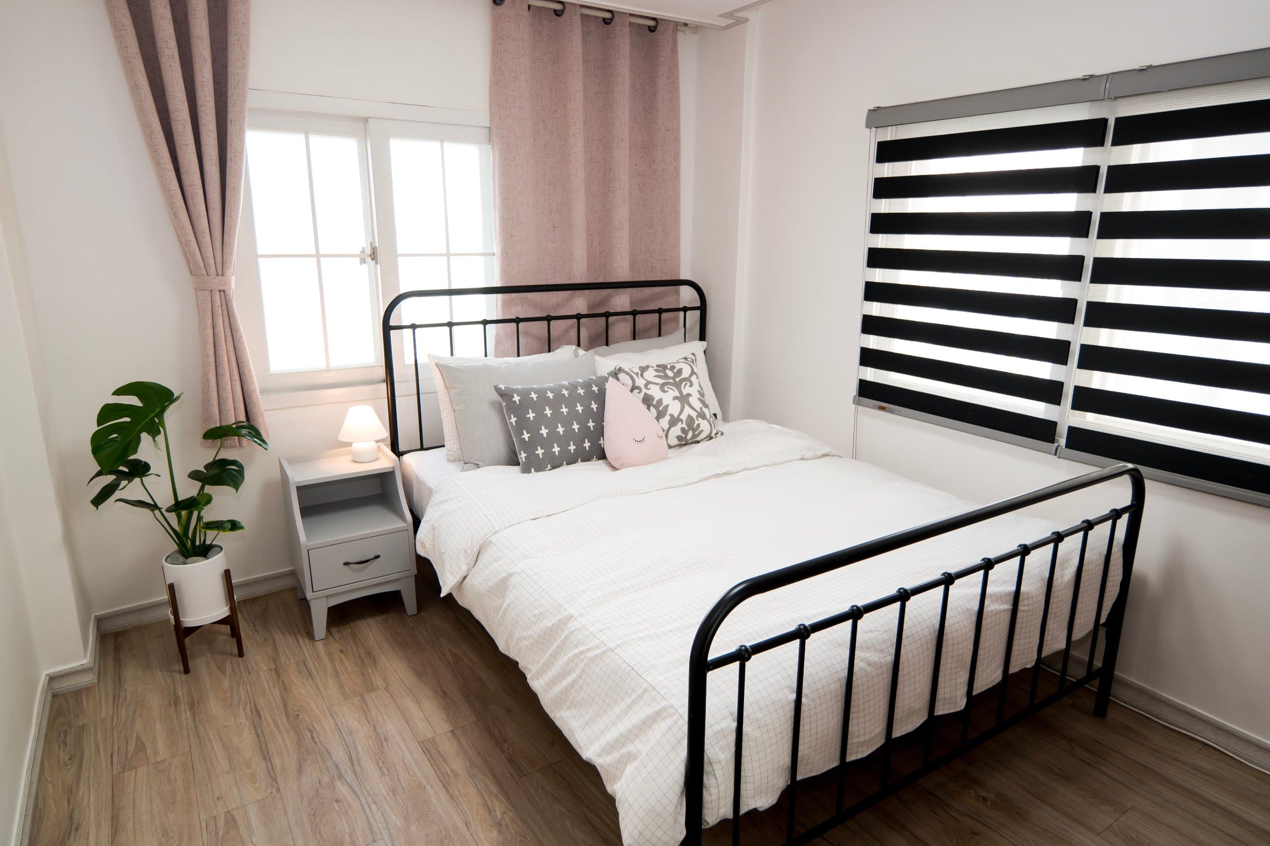 Two-room house in Hongdae main street — photo 1 of 29