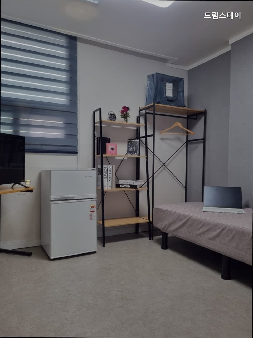 Large Room with External Window (Deposit 50,000 Won) — photo 2 of 5