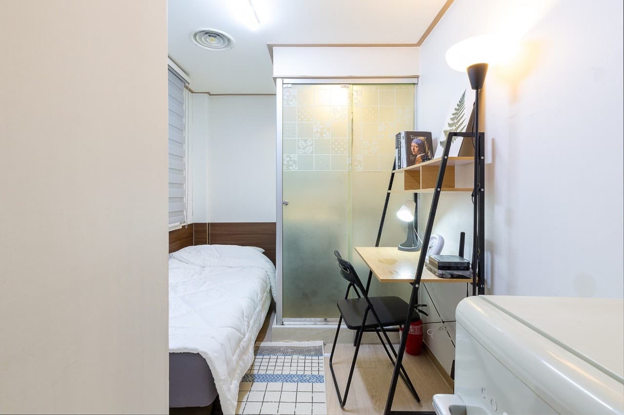 Premium Type A (Deposit: 200,000 KRW) — photo 1 of 4