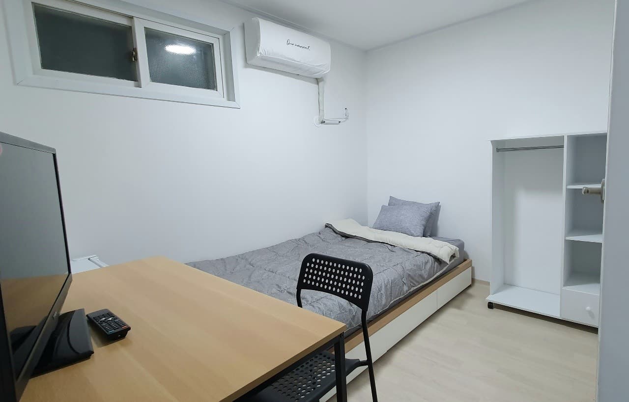Studio Type (420,000–520,000 Won/Month) -- Deposit 100,000 Won — photo 5 of 5