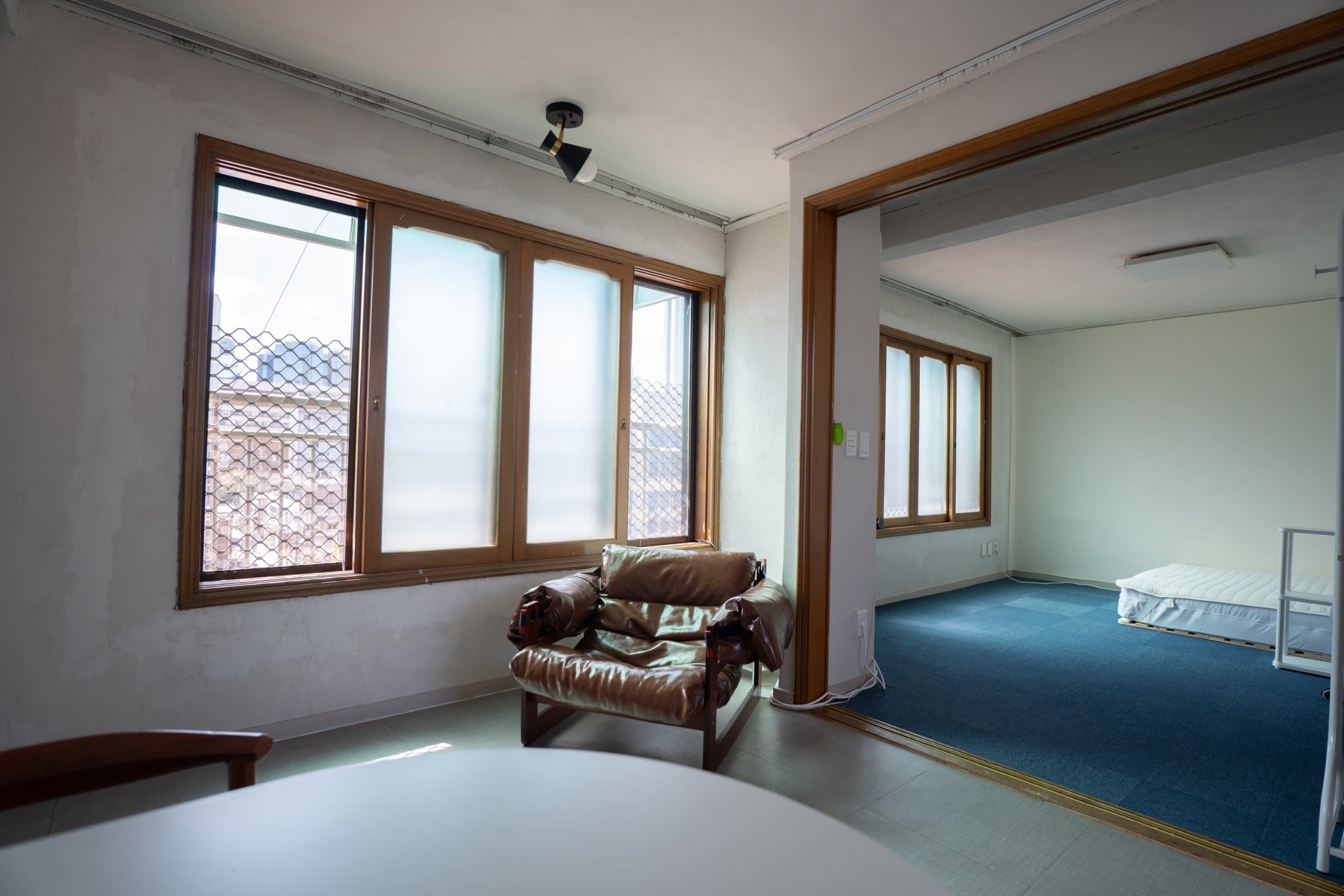 5Min Walk to HyochangPark|Spacious 2-Room Private Suite — photo 1 of 18